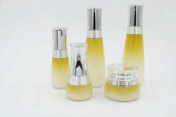 玻璃瓶廠家定制生產會有什么好處?